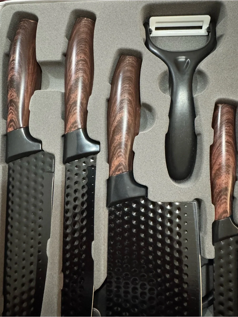Hessem Black Hammered Blade Knife Set with Wood-Grain Handles